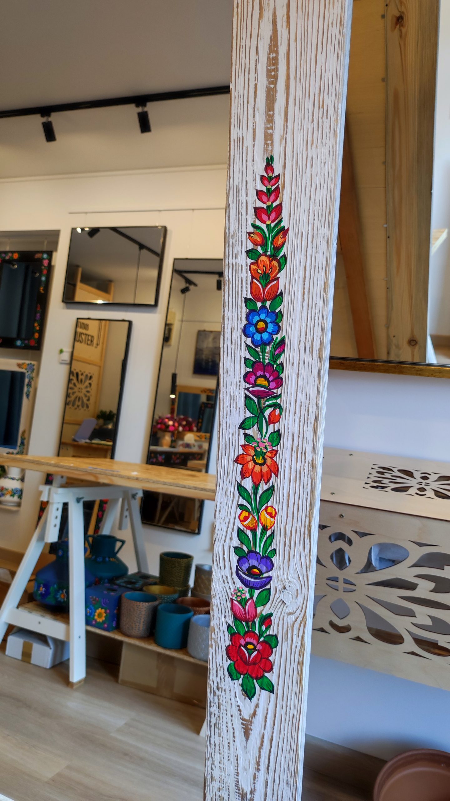 Lustro w ramie z recyklingu