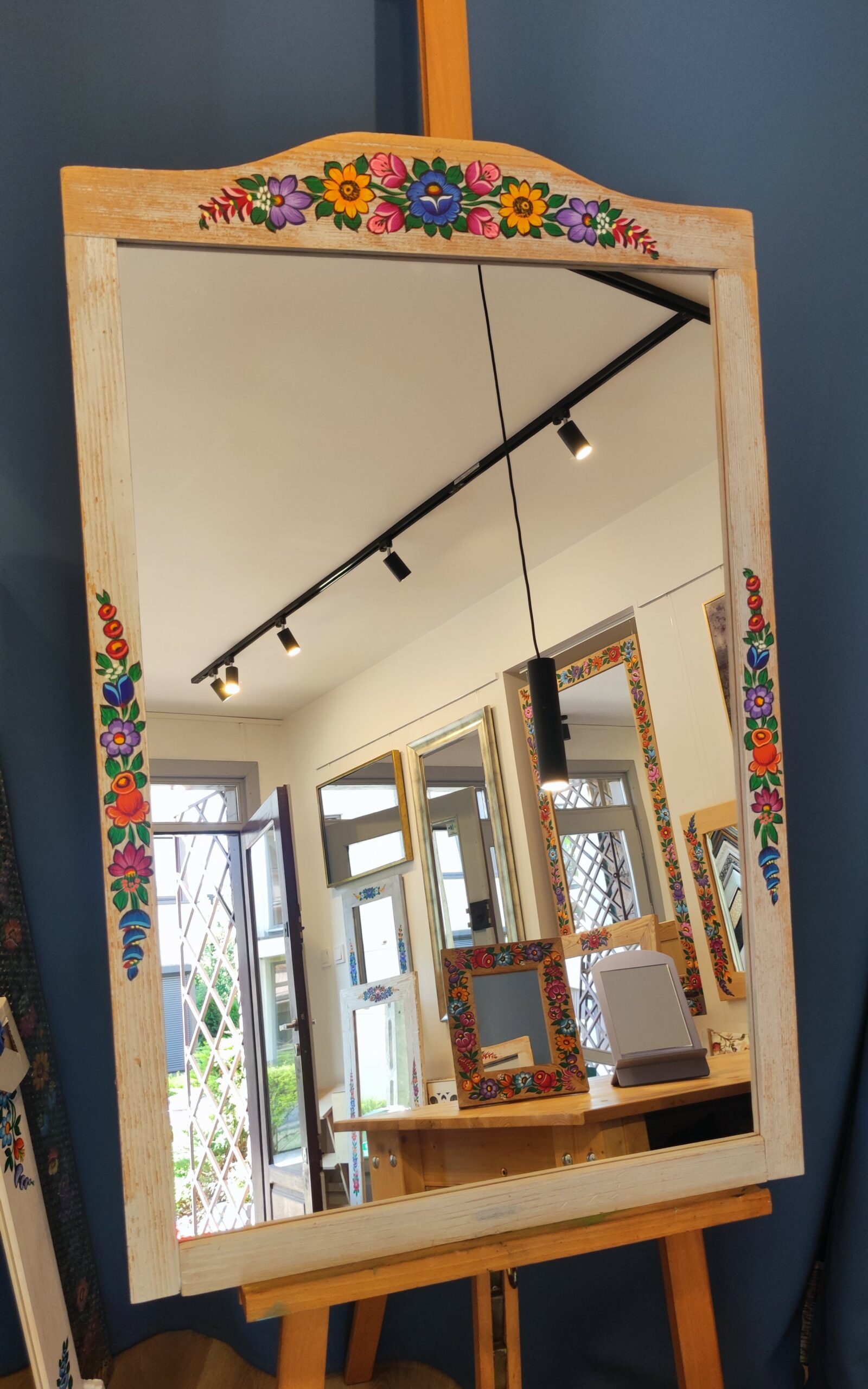 Lustra w ramach z recyklingu